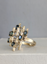 Load image into Gallery viewer, c1970s Brutalist Australian sapphire ring in 14k yellow gold
