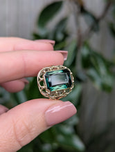 Load image into Gallery viewer, Mid century green spinel in 8ct yellow gold
