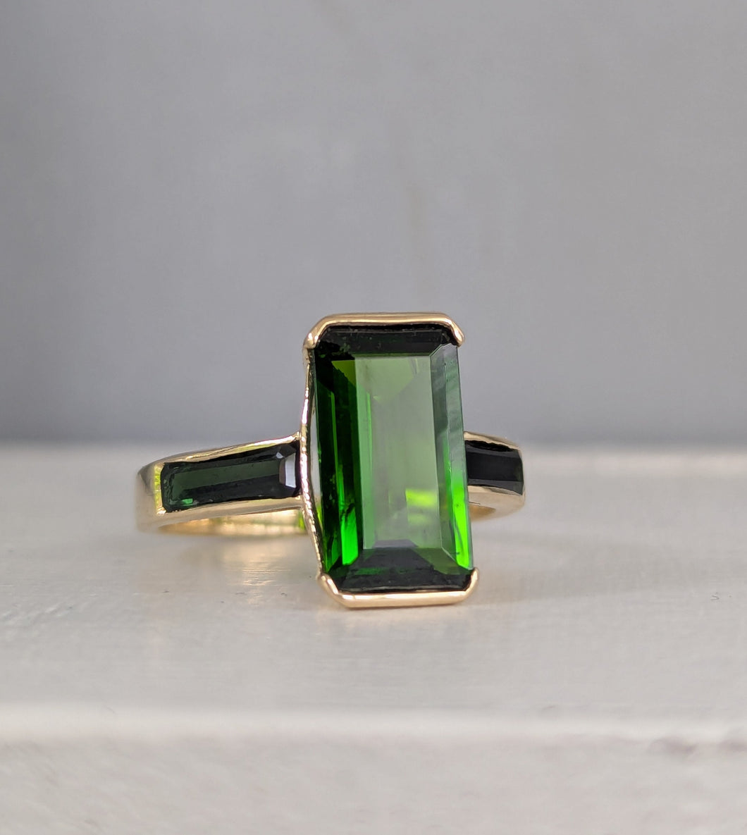 Tantalising vintage tourmaline ring in 14ct yellow gold