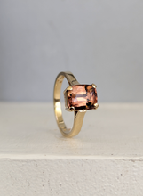 Load image into Gallery viewer, Chocolate cognac zircon in vintage 9ct yellow gold
