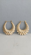 Load image into Gallery viewer, Vintage Scalloped Edged  Hoops 14ct
