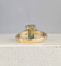 Load image into Gallery viewer, Huge 4.79ct Australian Parti sapphire in heavy 18ct yellow gold

