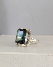 Load image into Gallery viewer, Vintage Buttercup green spinel ring in sterling silver
