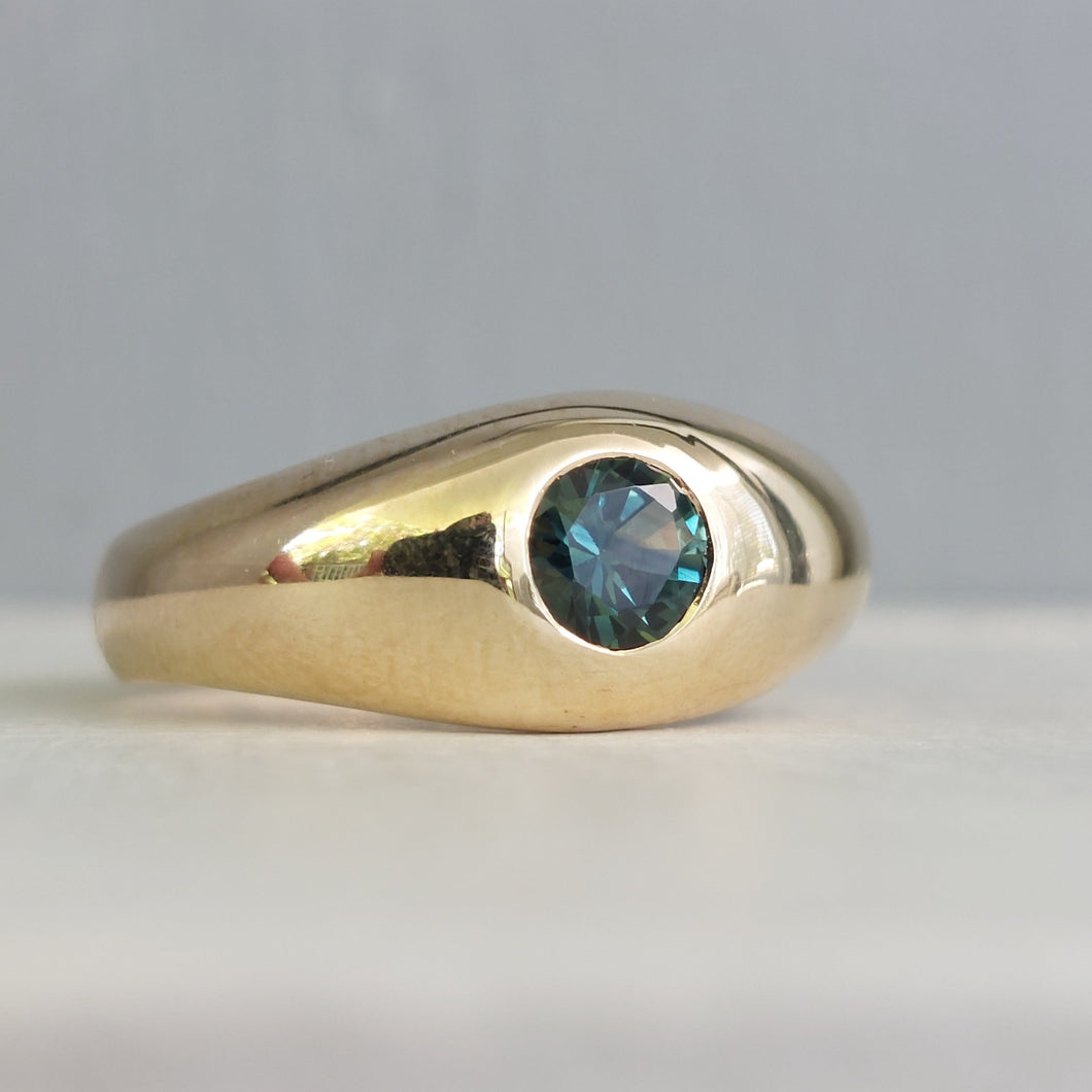 Mermaid parti sapphire 9ct ring