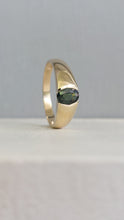 Load image into Gallery viewer, Forrest green vintage sapphire ring 9ct
