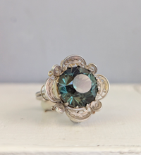 Load image into Gallery viewer, Green spinel flower wirework ring mid century silver

