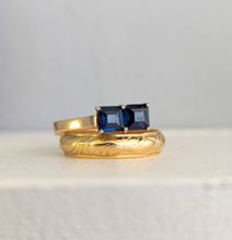 Load image into Gallery viewer, Blue sapphire vintage Australian toi et moi 18ct gold
