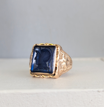 Load image into Gallery viewer, Vintage blue centurion intaglio signet 9ct rosey gold
