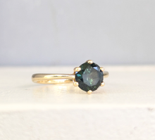 Load image into Gallery viewer, Vintage Parti sapphire solitaire ring in 9ct yellow gold
