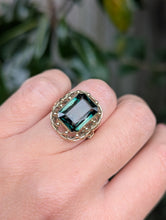 Load image into Gallery viewer, Mid century green spinel in 8ct yellow gold
