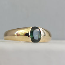 Load image into Gallery viewer, Forrest green vintage sapphire ring 9ct
