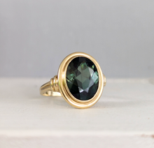 Load image into Gallery viewer, Vintage German green Spinel 8ct yellow gold
