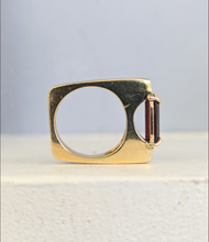 Load image into Gallery viewer, Modernist c1970 Garnet ring in 14ct
