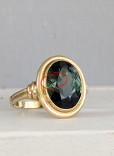 Load image into Gallery viewer, Vintage German green Spinel 8ct yellow gold

