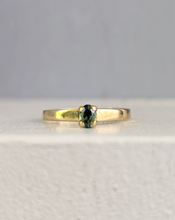 Load image into Gallery viewer, Exquisite dainty sculptural Australian green sapphire ring 9ct
