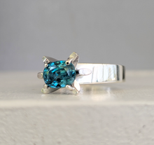 Load image into Gallery viewer, Stunning vintage blue zirocon sterling silver ring 925
