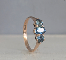 Load image into Gallery viewer, c1930s Australian sapphire trilogy in 9ct rosey yellow gold.
