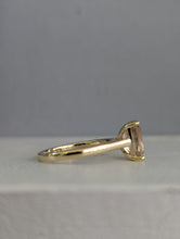 Load image into Gallery viewer, Vintage peach topaz in 9ct yellow gold ring

