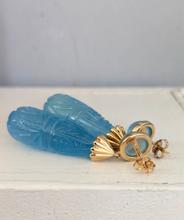 Load image into Gallery viewer, Opulent vintage hand carved Aquamarine drop earrings 10ct gold
