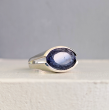 Load image into Gallery viewer, Vintage 1980s tanzanite silver ring
