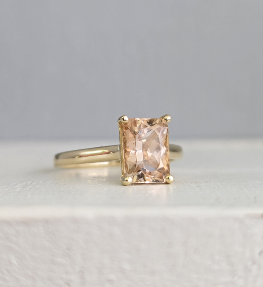 Vintage peach topaz in 9ct yellow gold ring