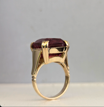 Load image into Gallery viewer, Mulberry Tourmaline in heavy vintage 9ct yellow gold
