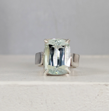 Load image into Gallery viewer, Pale blue 8ct aquamarine in chunky vintage silver
