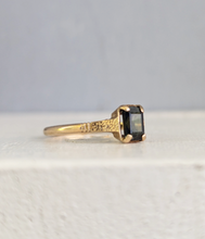 Load image into Gallery viewer, Textured sweet tourmaline in 9ct yellow gold
