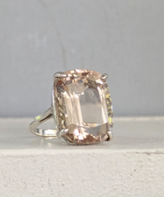 Load image into Gallery viewer, Pale champagne topaz filigree in sterling silver
