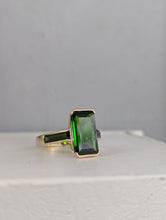 Load image into Gallery viewer, Tantalising vintage tourmaline ring in 14ct yellow gold
