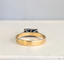 Load image into Gallery viewer, Blue sapphire vintage Australian toi et moi 18ct gold
