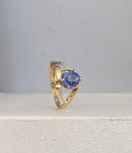 Load image into Gallery viewer, Sri Lankan sapphire in handmade 9ct yellow and white gold setting c1980s
