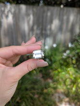 Load image into Gallery viewer, Pale champagne topaz filigree in sterling silver
