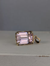 Load image into Gallery viewer, Vintage kunzite set in 14k yellow gold
