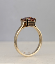 Load image into Gallery viewer, Chocolate cognac zircon in vintage 9ct yellow gold
