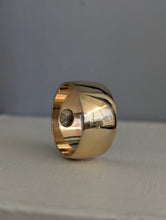 Load image into Gallery viewer, Sumptuous Harts Ranges zircon in wide vintage 9ct band
