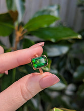 Load image into Gallery viewer, Vintage chrome Tourmaline in 9ct yellow gold.
