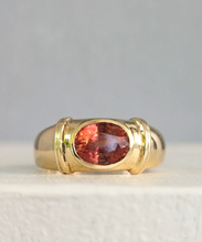 Load image into Gallery viewer, Calypso pink bi-colour tourmaline in vintage yellow gold 9ct
