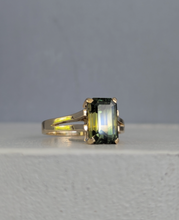 Load image into Gallery viewer, Huge 4.79ct Australian Parti sapphire in heavy 18ct yellow gold
