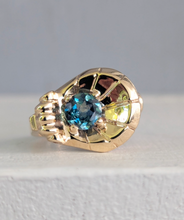 Load image into Gallery viewer, Aphrodite 1930s East West seashell sapphire ring
