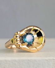 Load image into Gallery viewer, Aphrodite 1930s East West seashell sapphire ring
