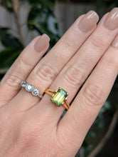Load image into Gallery viewer, Huge 4.79ct Australian Parti sapphire in heavy 18ct yellow gold
