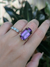 Load image into Gallery viewer, Vivid Amethyst ring c1967 UK 9ct yellow gold
