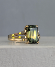 Load image into Gallery viewer, Huge 4.79ct Australian Parti sapphire in heavy 18ct yellow gold
