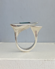 Load image into Gallery viewer, Vintage modernist abstract ring featuring a sleek seablue tourmaline c1970s
