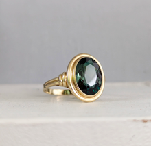 Load image into Gallery viewer, Vintage German green Spinel 8ct yellow gold
