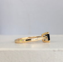 Load image into Gallery viewer, Vintage forest Green tourmaline in 9ct yellow gold setting.
