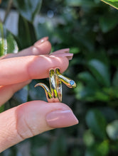 Load image into Gallery viewer, Serious serpent ring with parti sapphire 14k yellow gold
