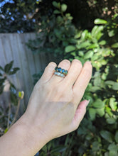 Load image into Gallery viewer, Incredible Vintage Australian Parti Sapphire ring 14ct yellow gold
