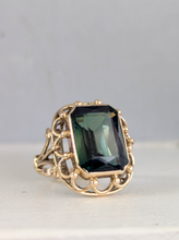 Load image into Gallery viewer, Mid century green spinel in 8ct yellow gold
